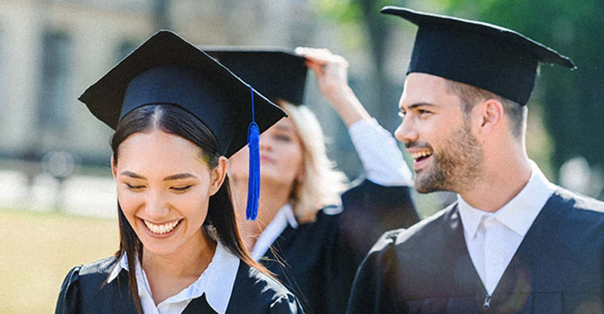 Graduation перевод. Бакалавр. Образование бизнес высшее. Студент. Вузы Франции с бесплатным обучением.